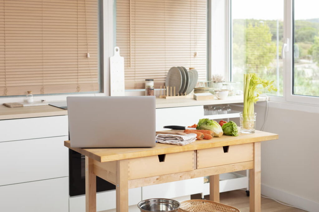 Dekoracje okienne w kuchni estetyka spotyka funkcjonalność